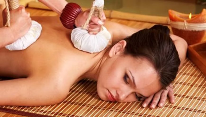 THAI HERBAL COMPRESS MASSAGE